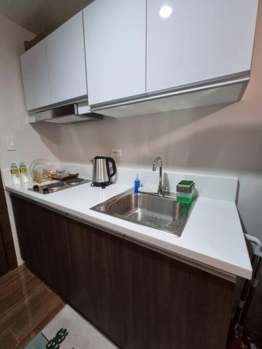 Great View 1 Bedroom Condo In Makati Near Trident Tower Manila Bagian luar foto
