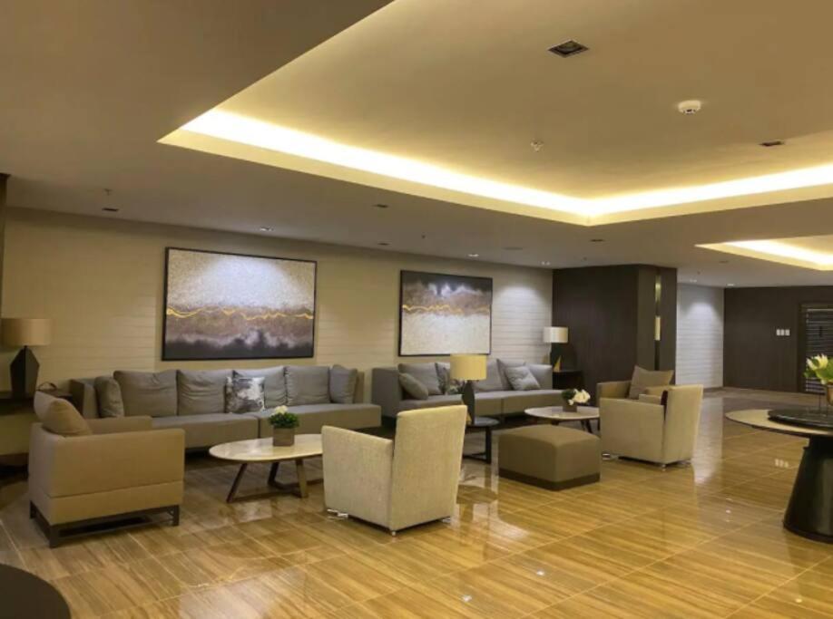 Great View 1 Bedroom Condo In Makati Near Trident Tower Manila Bagian luar foto